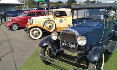 Exposição de carros antigos em São Paulo encanta fãs de automobilismo'