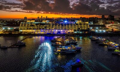 Novotel Recife Marina tem iluminação integrada à paisagem